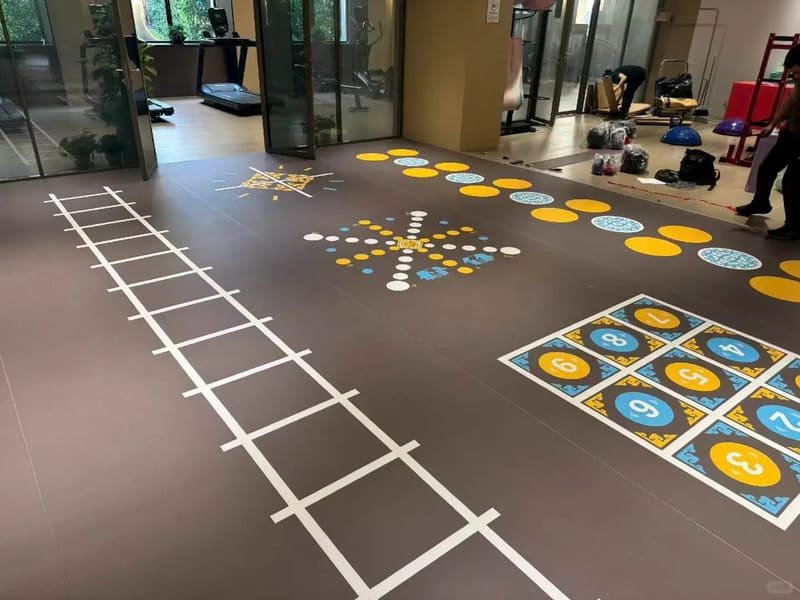 Glued vs glue-free PVC sports flooring selection guide